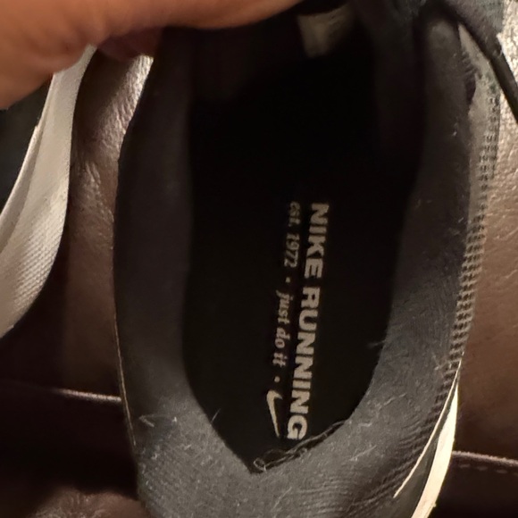 Nike Black and White Men's Sneakers - Picture 7 of 9